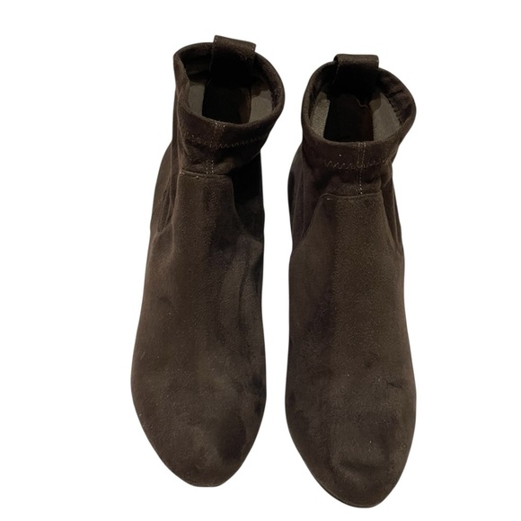 BCBG BROWN DELILAH FAUX SUEDE SLIP ON ANKLE BOOTS SZ 8M EUC - Picture 13 of 15